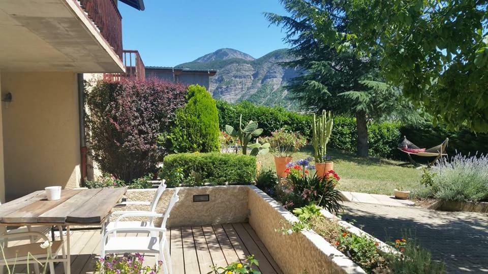 Au Paradis Des Grillons Holiday home Espinasses